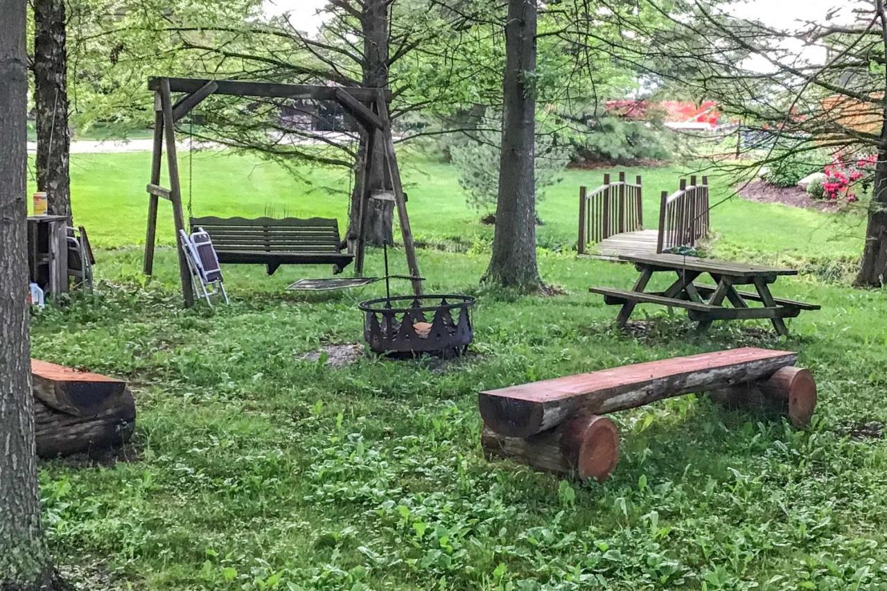 Honey House Cabin - A Quiet Countryside Retreat! Nappanee Exteriör bild