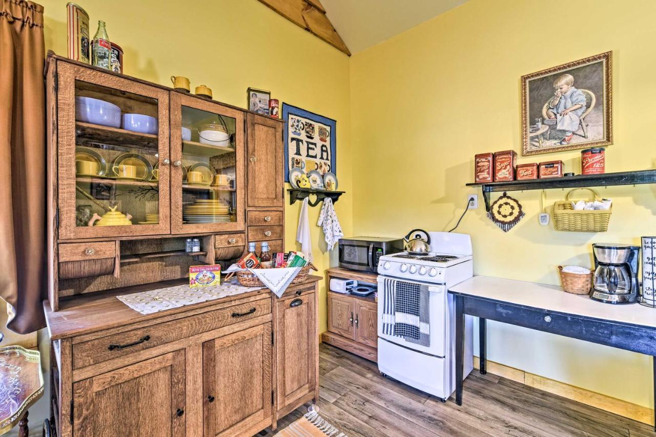 Honey House Cabin - A Quiet Countryside Retreat! Nappanee Exteriör bild