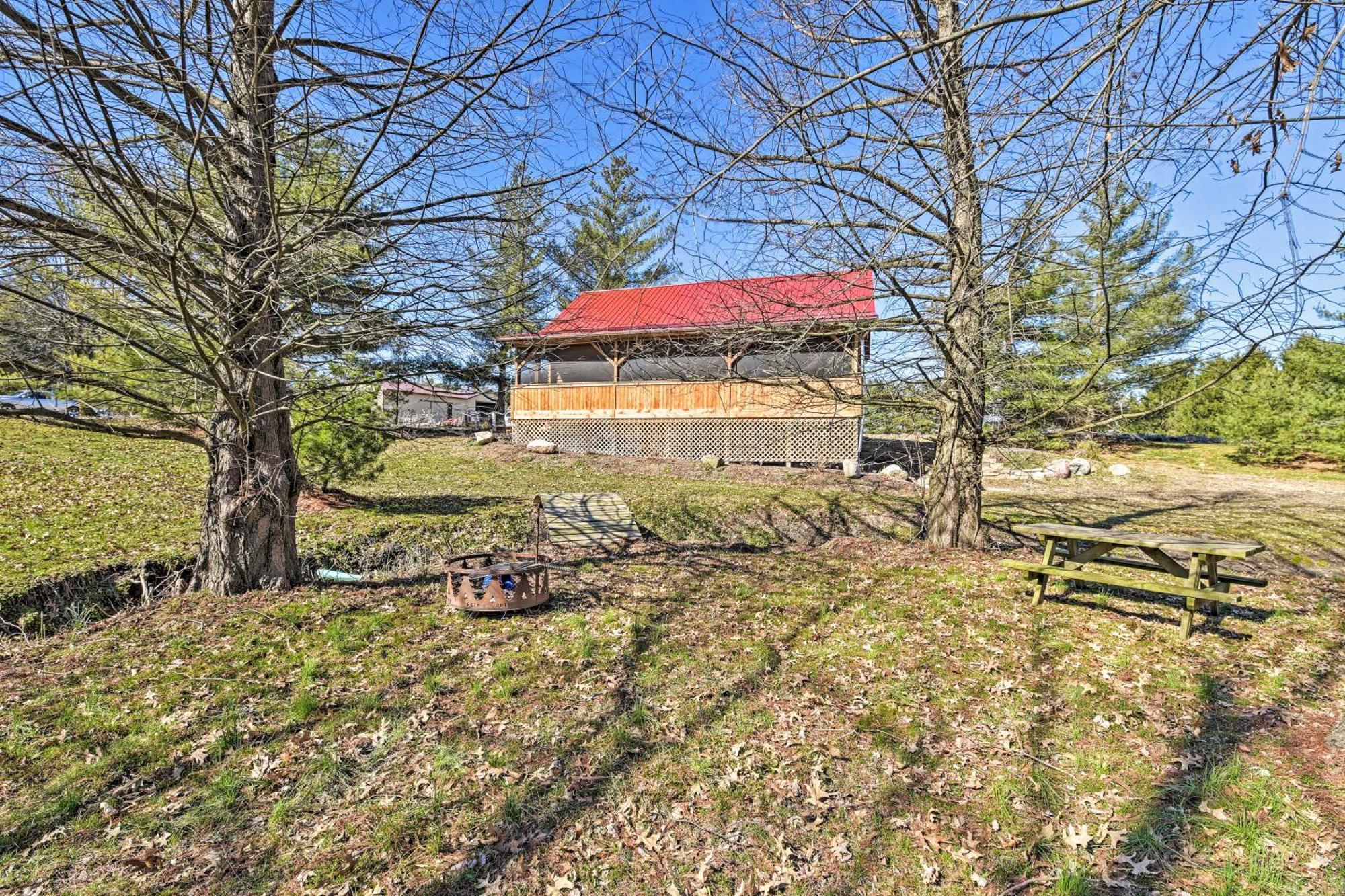 Honey House Cabin - A Quiet Countryside Retreat! Nappanee Exteriör bild