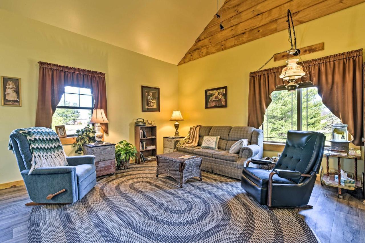 Honey House Cabin - A Quiet Countryside Retreat! Nappanee Exteriör bild
