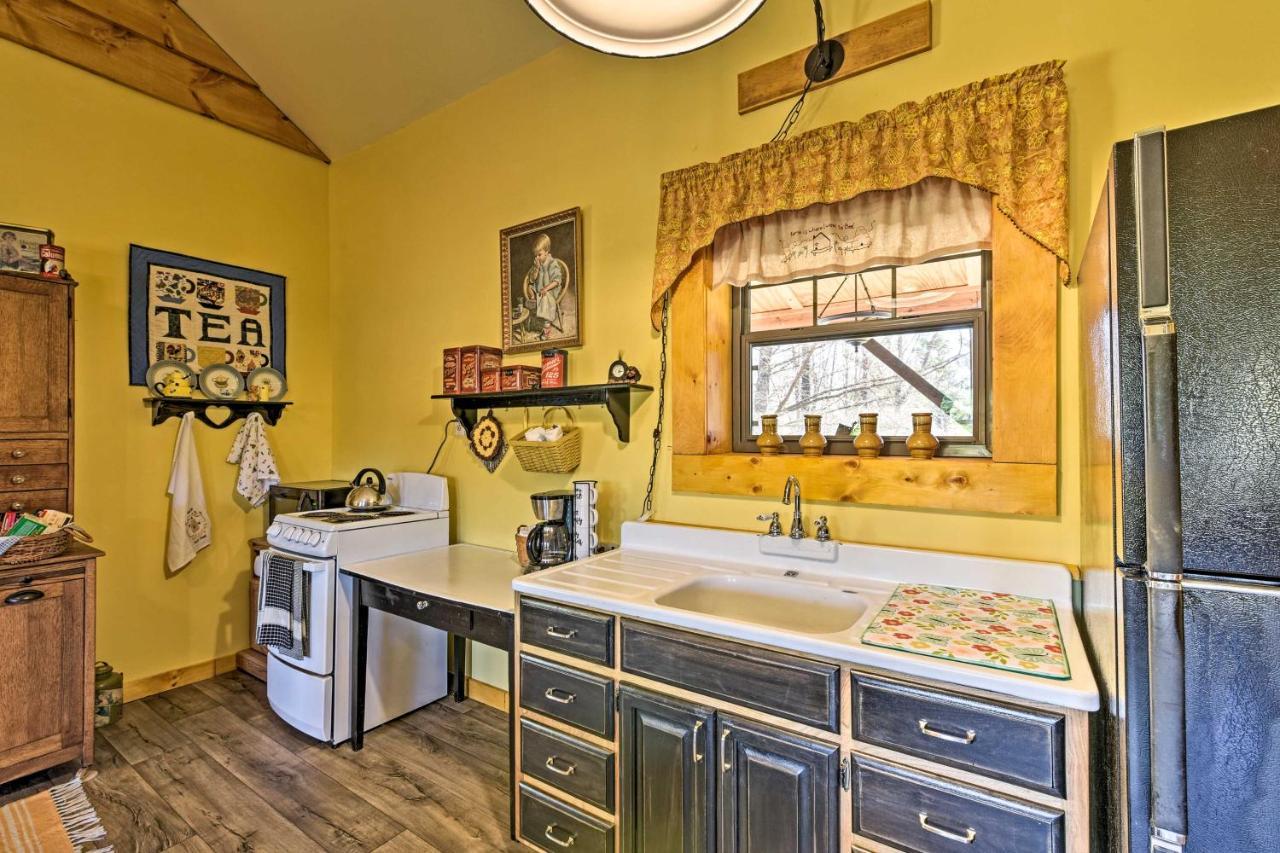 Honey House Cabin - A Quiet Countryside Retreat! Nappanee Exteriör bild