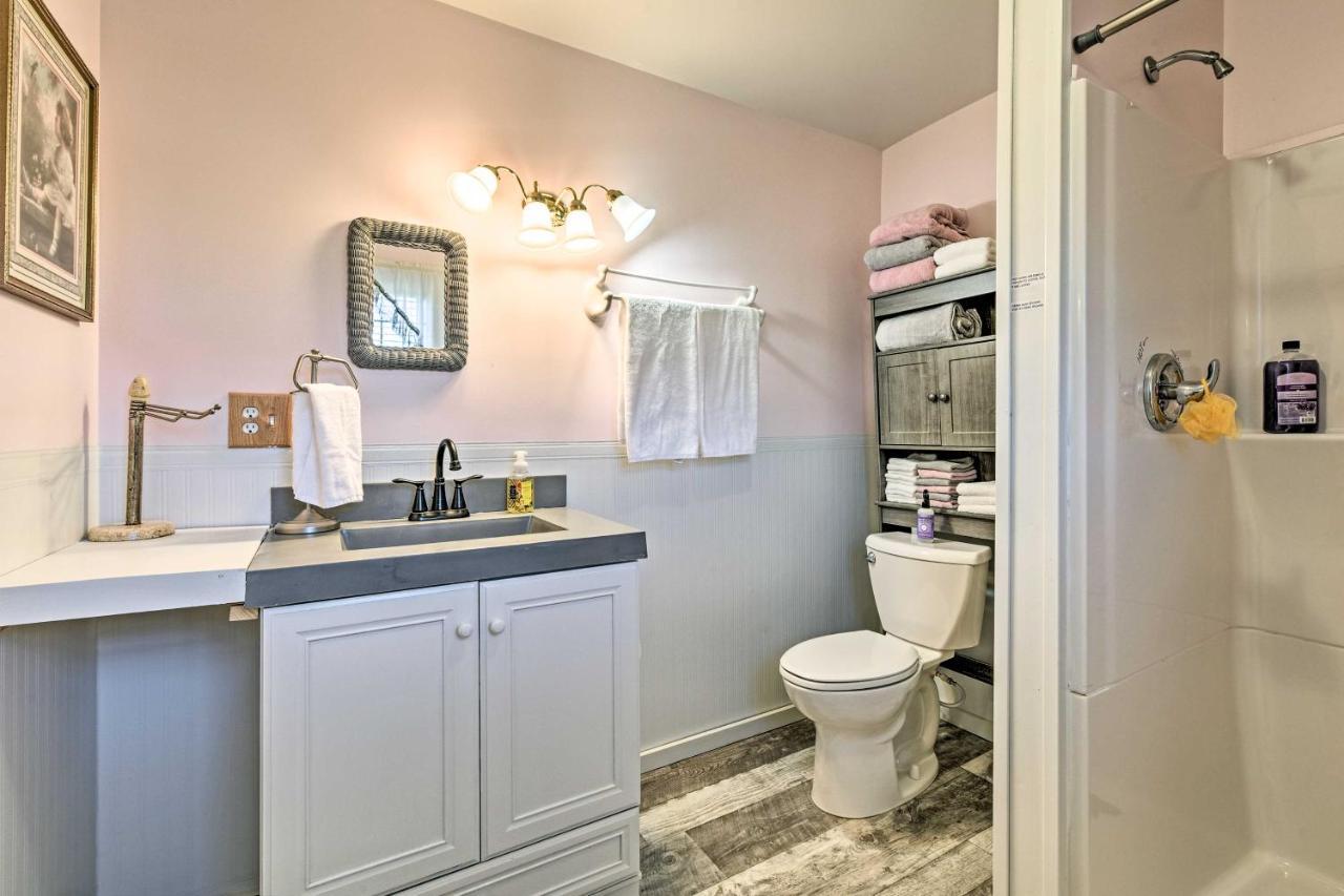 Honey House Cabin - A Quiet Countryside Retreat! Nappanee Exteriör bild