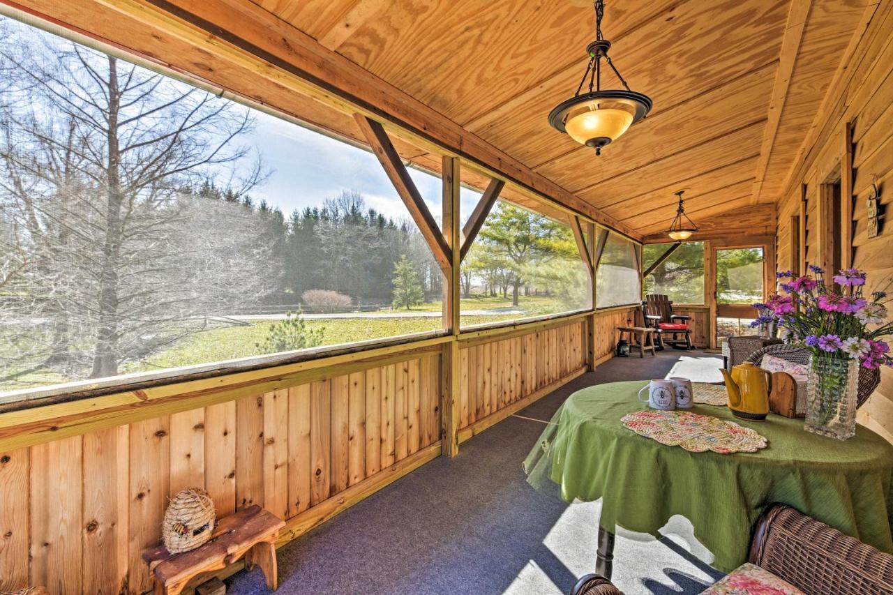 Honey House Cabin - A Quiet Countryside Retreat! Nappanee Exteriör bild