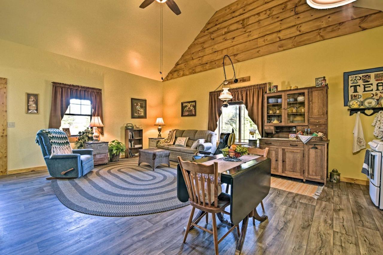 Honey House Cabin - A Quiet Countryside Retreat! Nappanee Exteriör bild