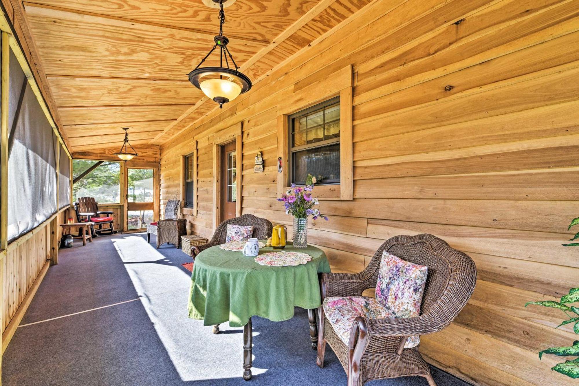 Honey House Cabin - A Quiet Countryside Retreat! Nappanee Exteriör bild