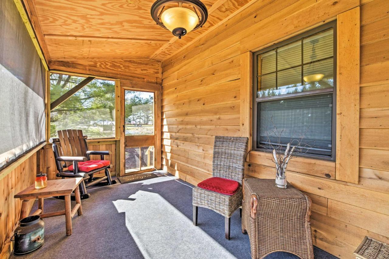 Honey House Cabin - A Quiet Countryside Retreat! Nappanee Exteriör bild